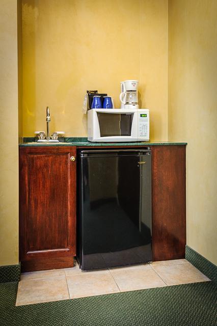 Peterborough Inn & Suites Hotel Zimmer foto