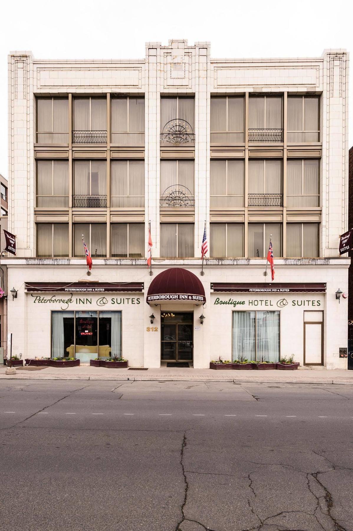 Peterborough Inn & Suites Hotel Exterior foto